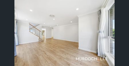 Modern and Stylish Family home, 5 Bedrooms + Huge Multi Purpose Room. Prime Location with Convenience to all Amenities!!! - Photo 3