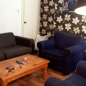 COSY HOUSE SHARE RIGHT BY CITY CENTRE/ASDA/ALL MALES - Photo 2