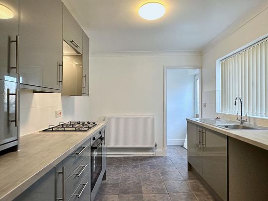 2 bedroom terraced house to rent - Photo 1