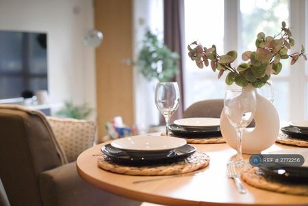 2 bedroom flat to rent - Photo 5