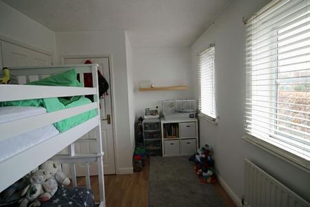 2 bedroom end of terrace house to rent - Photo 5