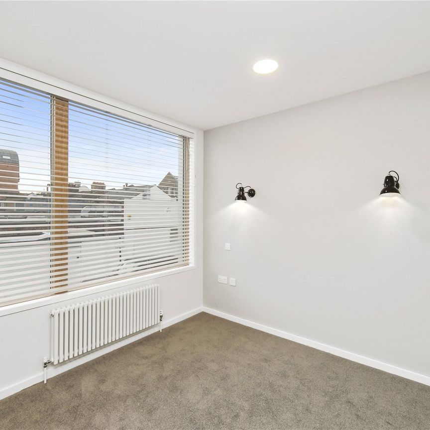 Tuskar Street Greenwich SE10 - Photo 1