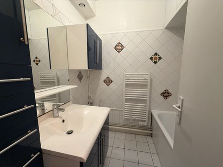 Location Appartement 3 pièces 54m² LILLE 59000 - Photo 5