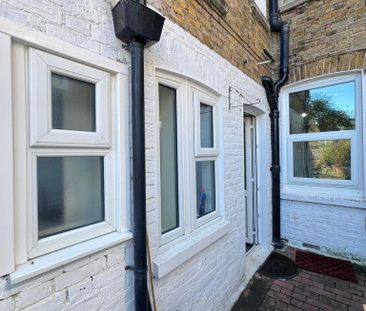 1 bedroom flat to rent - Photo 6
