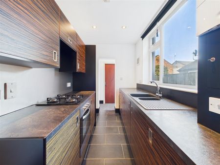 2 bedroom Terraced House to rent - Photo 2