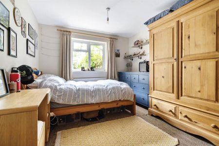 3 bedroom semi-detached house to rent - Photo 4