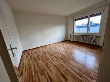 Comfortable 2-room apartment right next to the Niederglatt train station - Photo 5