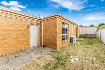 Modern Two Bedroom Unit Close to Bendigo Hospital - Photo 4