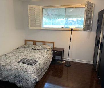 For Lease - 15 Yarmouth Court, Hamilton, Ontario - Photo 1