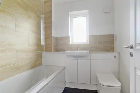 4 bedroom terraced house to rent - Photo 2