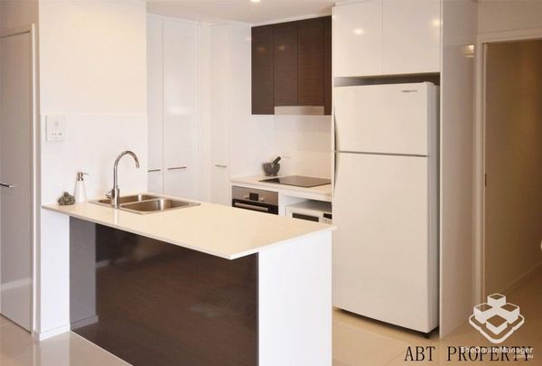 Come Home To Something Special At This Apartment. Unbeatable Location â Walk To Transport, Shops, Park And Bikeway - Photo 1