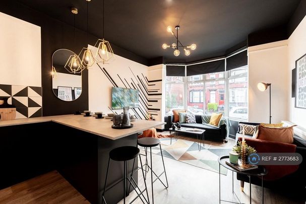 6 bedroom semi-detached house to rent - Photo 1