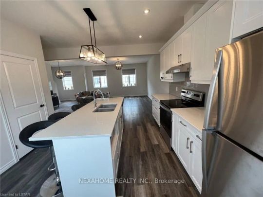 Condo Townhouse For Lease | X8381526 - Photo 1