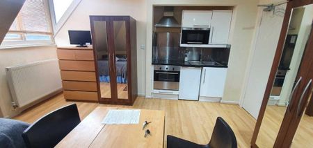 Studio to rent - Photo 2