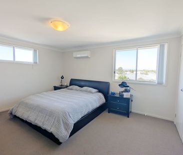 Stunning Family Home in Popular Cliftleigh Meadows Estate - Photo 4