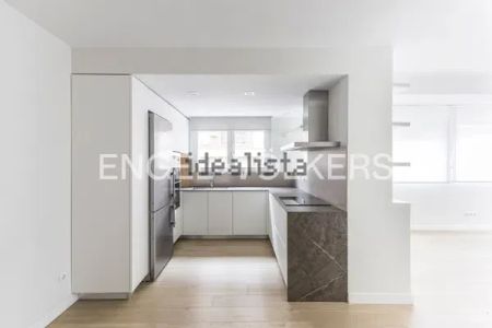 Alquiler de piso en Paseo de la Castellana - Photo 2