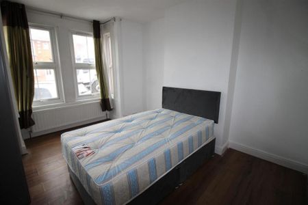 5 bedroom end of terrace house to rent - Photo 4