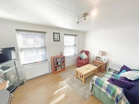 1 bedroom duplex to rent Pollys Yard, Newport Pagnell, Buckinghamshire, MK16 - Photo 3