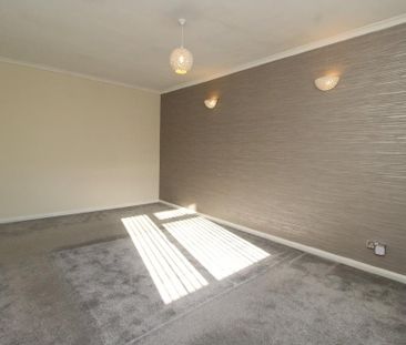4 bedroom detached house to rent - Photo 2