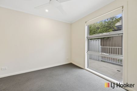 Modern Two Bedroom Home - Photo 3