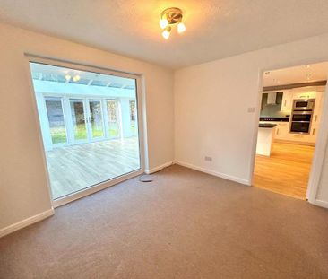 4 bedroom detached house to rent - Photo 3