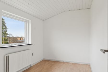 Indflytningsklar villa med skøn have, Viby J - Photo 4