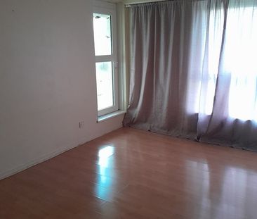 1 Bed Flat, Cowcaddeans, G4 - Photo 1