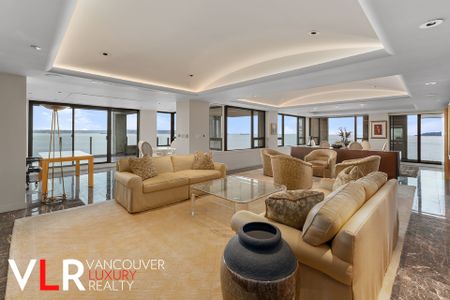 Condo in West Vancouver, BC - Photo 2