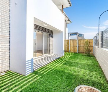 Modern Comfort Meets Quality Design - Brand New Low-Maintenance Fam... - Photo 1