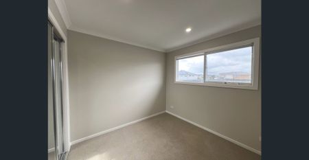 Spacious 4 Bedroom Townhouse - Photo 4