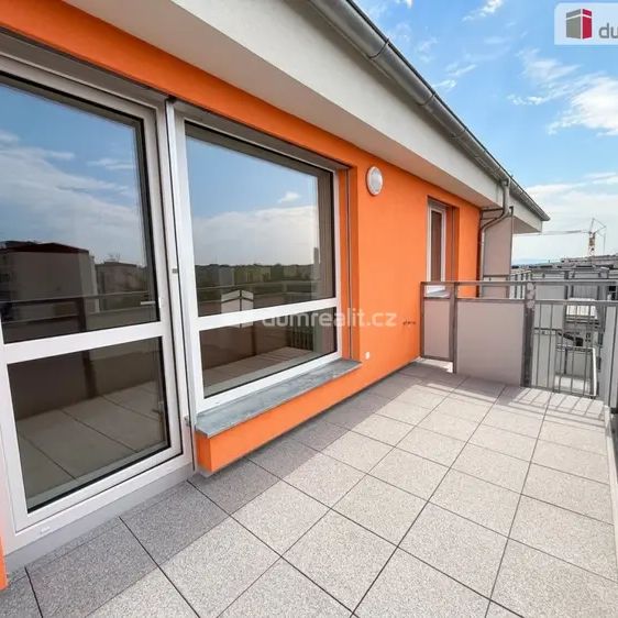 Pronájem 2+kk s terasou a parkováním - Photo 1
