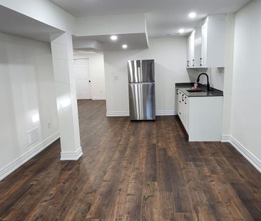 For Lease - 154 Bristol Road, Mississauga, Ontario - Photo 4