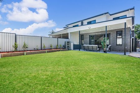 Stylish & Spacious 5-Bedroom Duplex for Rent - Prime Greystanes Location! - Photo 3