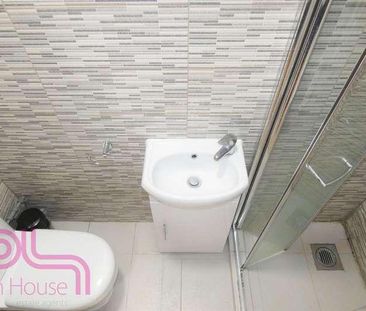 Minterne Avenue, Southall, UB2 - Photo 1