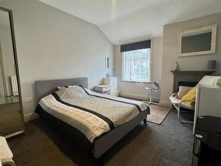 1 bedroom in a house share to rent - Photo 3