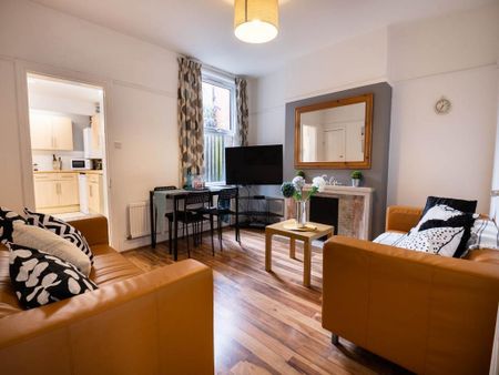 6 bedroom house to rent - Photo 2