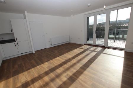 2 bedroom apartment to rent - Photo 5