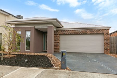 Stunning 4-Bedroom Home in Greenvale - Photo 2