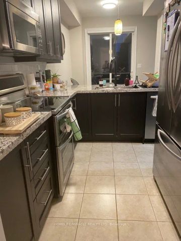 Condo Townhouse For Lease | W9234391 - Photo 4
