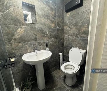 1 bedroom in a house share to rent - Photo 6