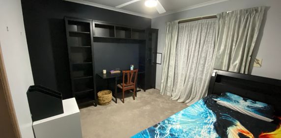 Cranbourne North - Photo 2