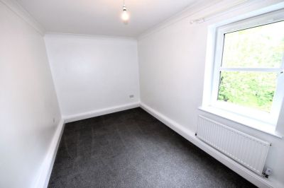 2 bedroom Flat in Flat 4, Leeds - Photo 2