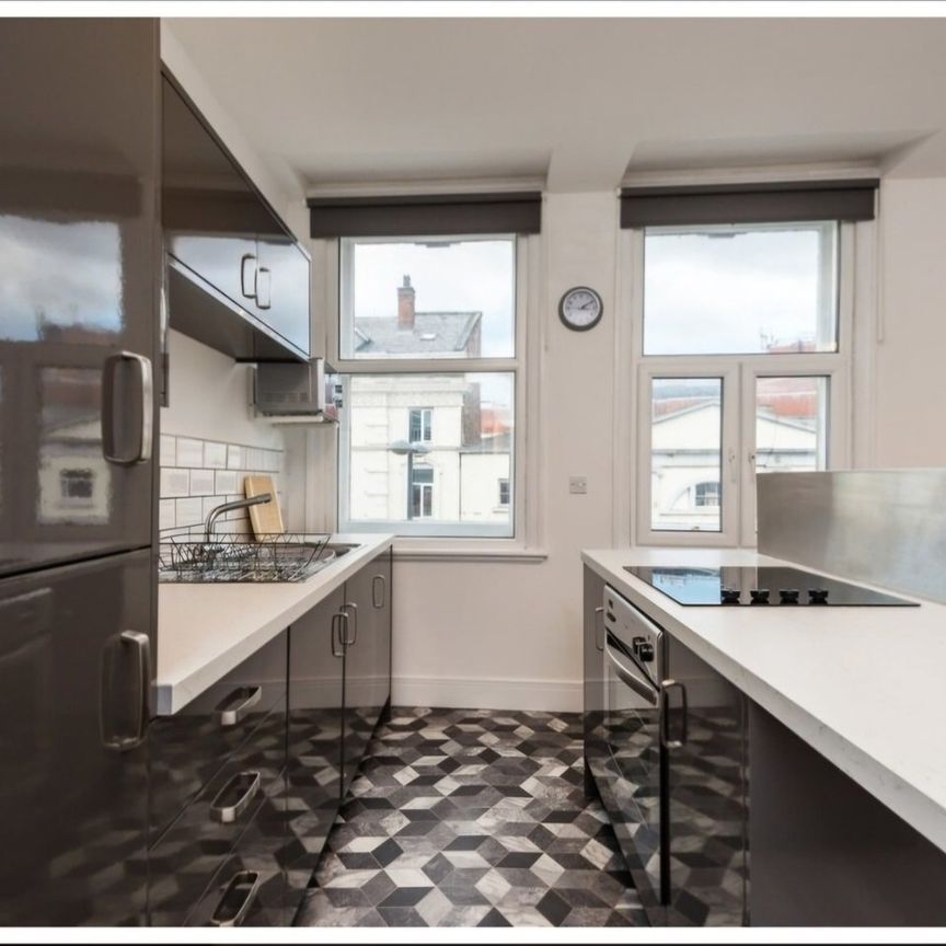 1 Bed Flat, Bold Place, L1 - Photo 1