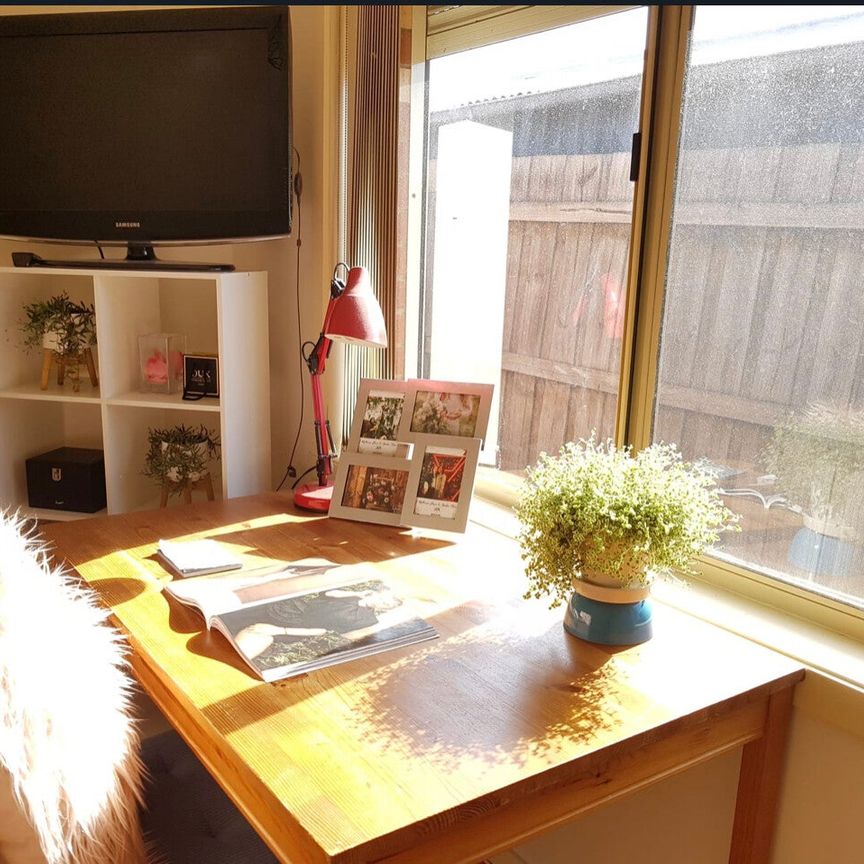 Thomastown - Photo 1