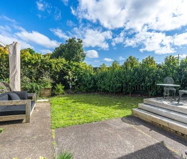 Classic Kiwi Design - Modernised kitchen with 3 + 1 bedrooms (bonus... - Photo 3