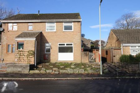 3 bedroom semi-detached house to rent - Photo 2