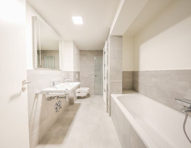 Charmante Maisonette mit zwei Bädern, lichtdurchfluteten Räumen & moderner Einbauküche - Photo 1