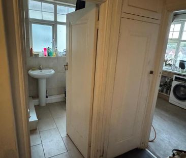 3 bedroom flat to rent - Photo 4