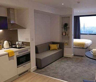 True Premium Studio with City Views - Photo 3