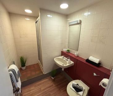 1 bedroom in a house share to rent - Photo 2